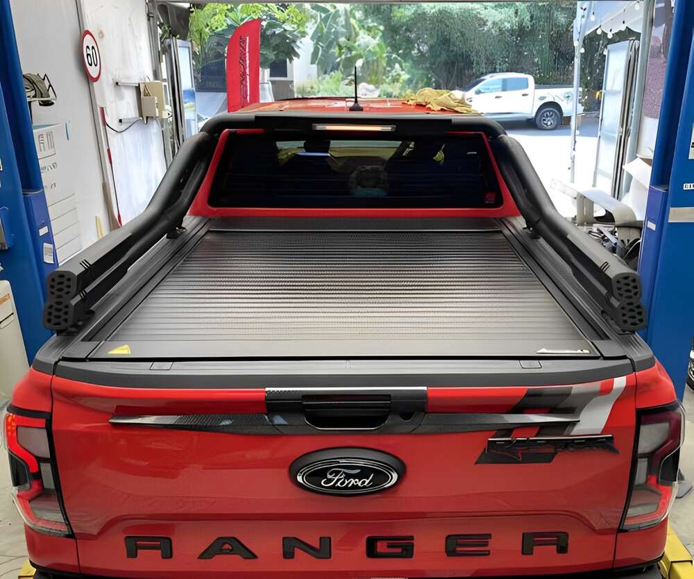 lắp đặt nắp thùng cuộn kéo xe bán tải tại GTX Auto Care