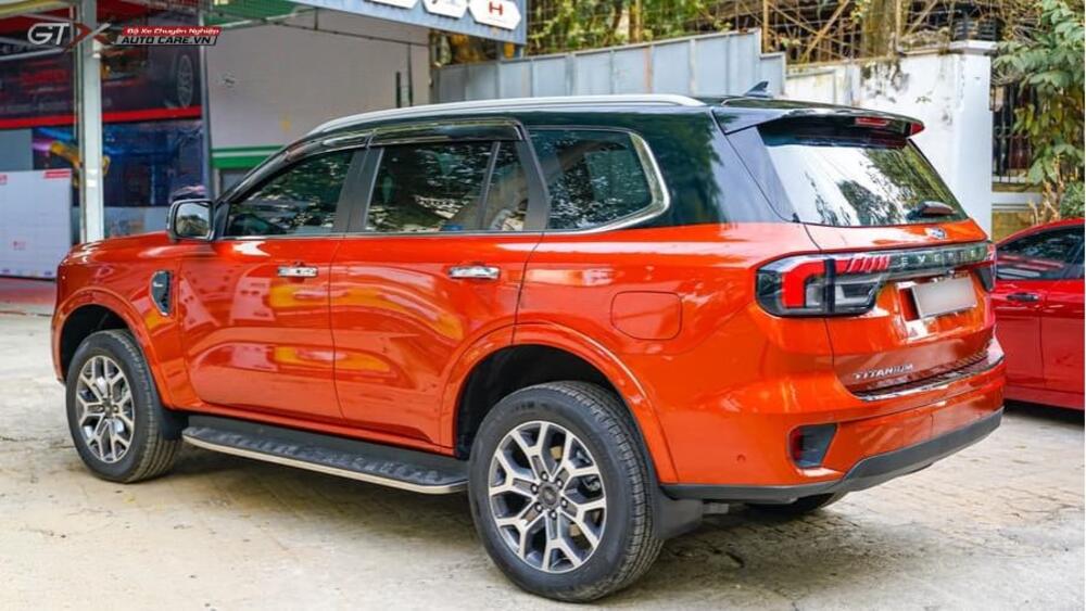 Lắp đặt vè che mưa cho Ford Everest tại GTX Auto Care