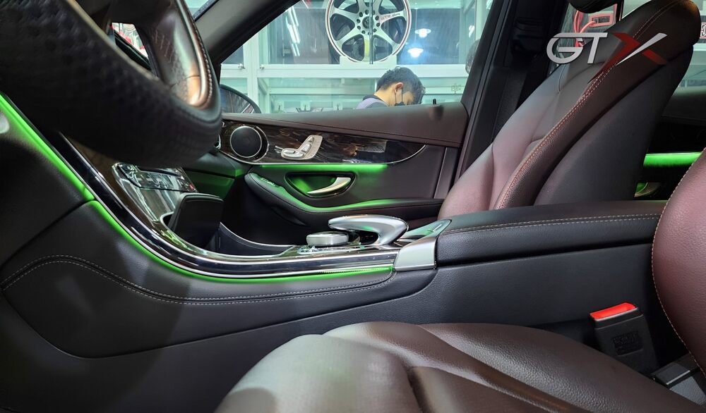 Lắp đèn viền nội thất chính hãng Mercedes