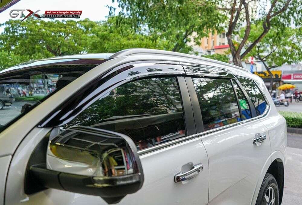 Lắp vè che mưa giúp tăng tính thẩm mỹ cho xe