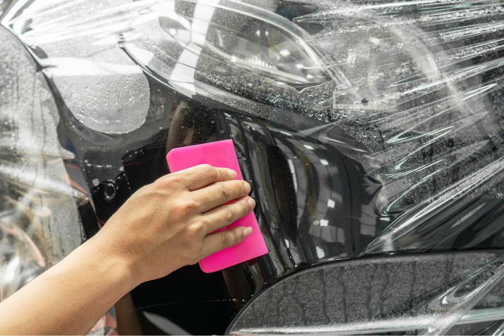 Cách rửa xe hạn chế xước và bong mép