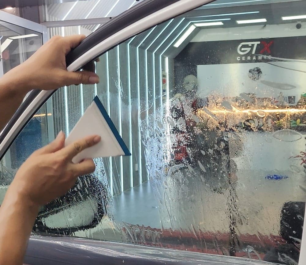 Lý do nên dán phim Ceramax cho xe hơi