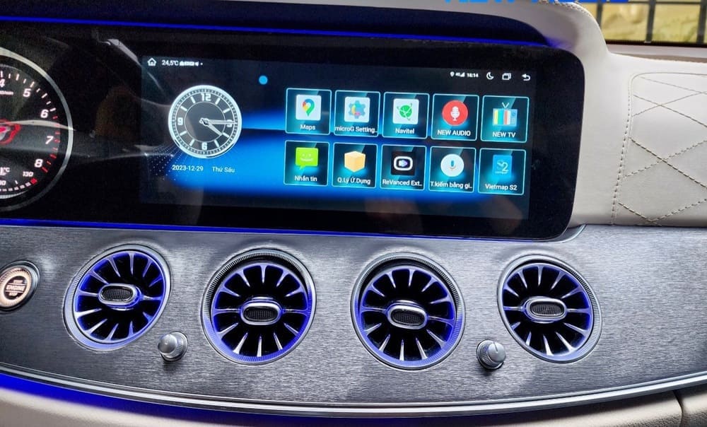 Màn hình Android trên trung tâm taplo xe ô tô