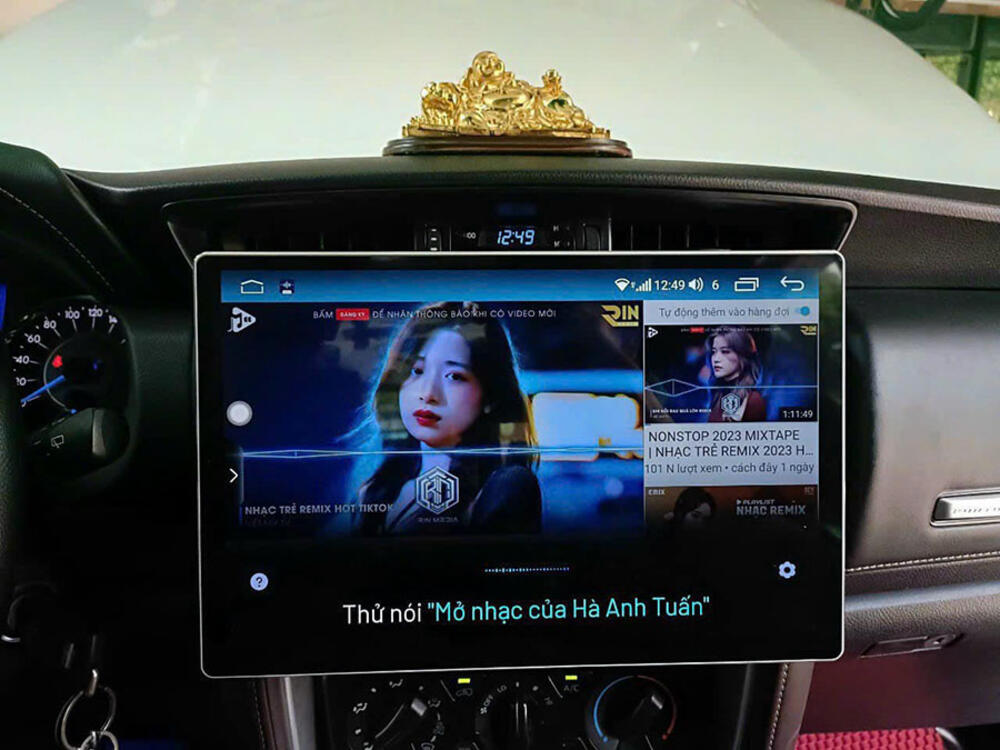 Màn hình ô tô Fortuner chất lượng cao 