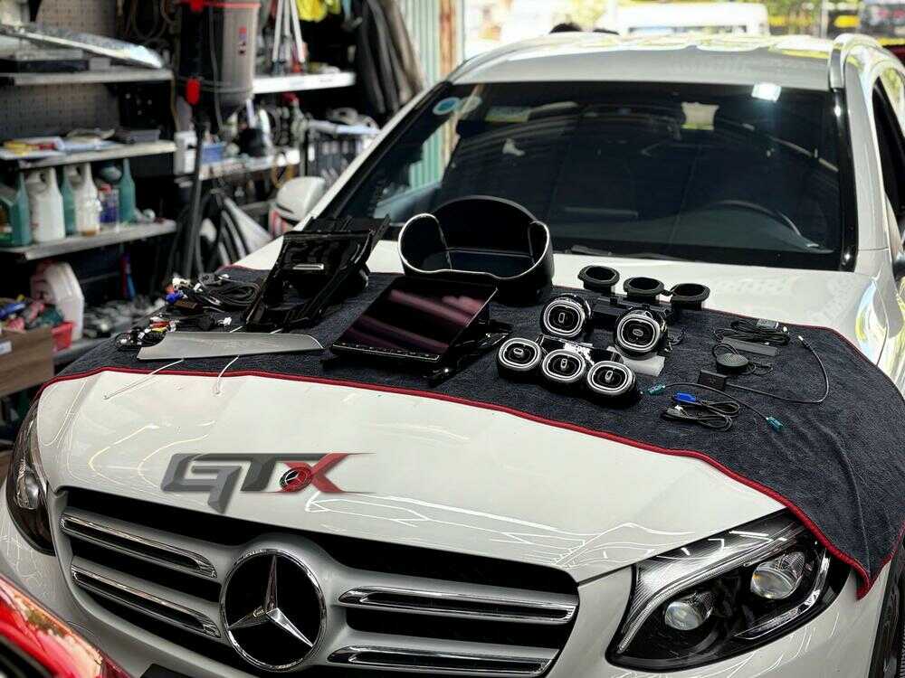 Màn hình thác đổ Mercedes 