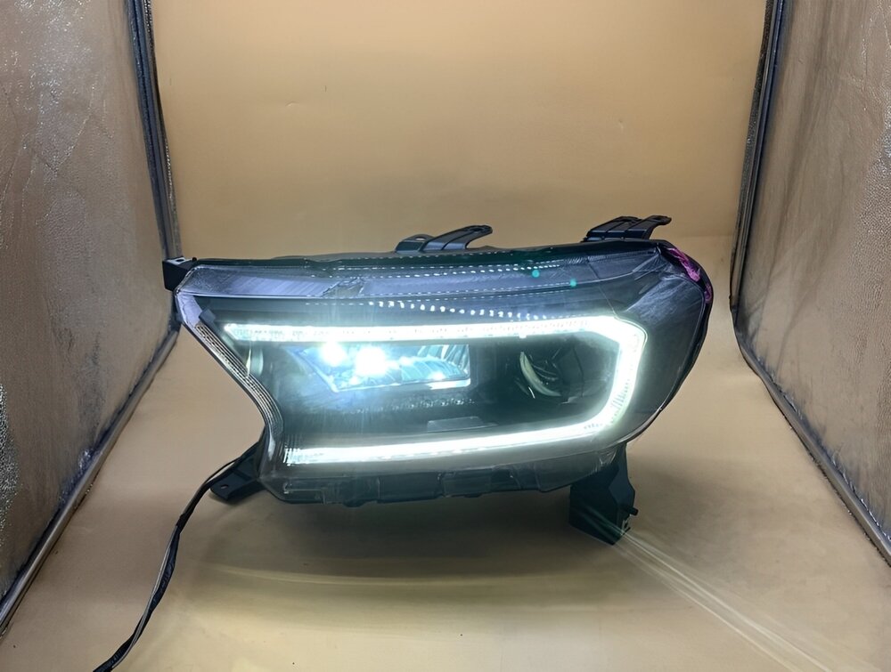 Mẫu đèn pha Ford Ranger mẫu EE