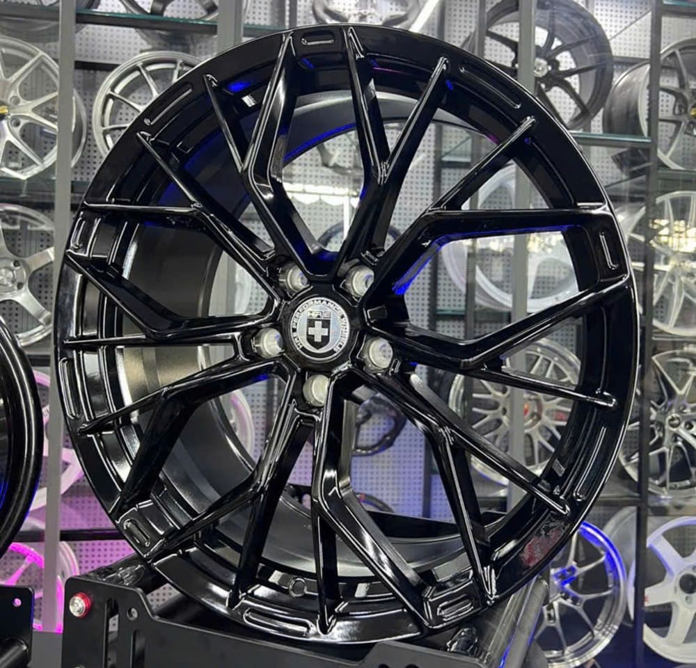 Mẫu HRE Performance Wheel đa chấu đen bóng