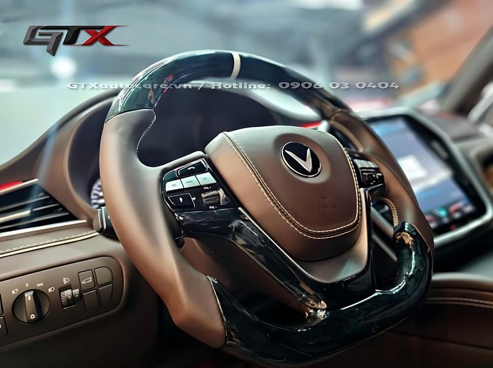 Mẫu vô lăng độ carbon fiber và may da cho Vinfast Lux A