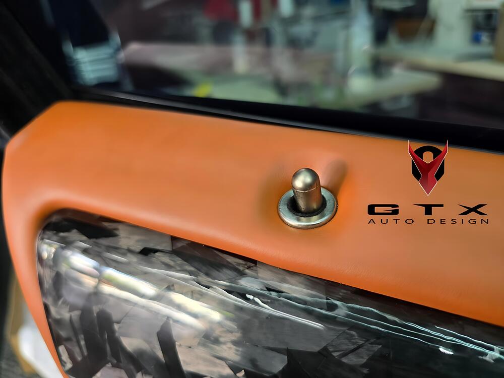 May da và phủ carbon fiber các chi tiết nội thất