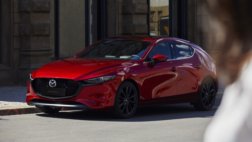 Mazda 3 đỏ thể thao, cá tính
