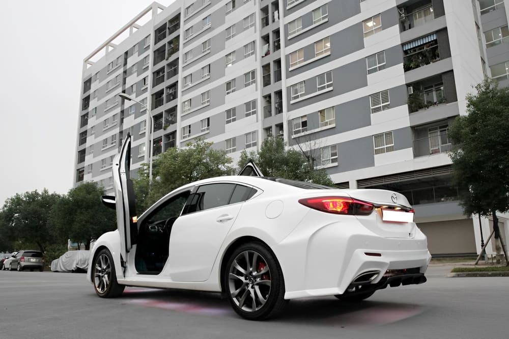Mazda 6 độ cửa cắt kéo