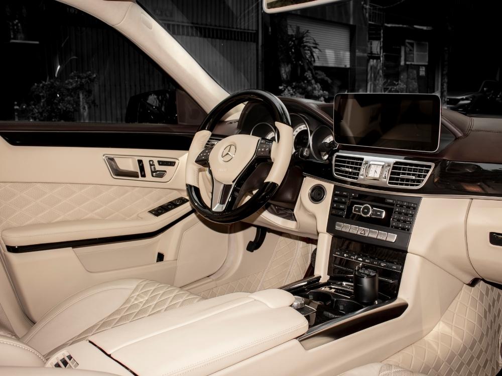 Mercedes C200 nội thất màu be