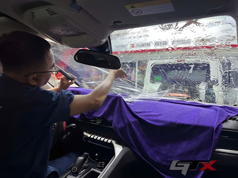 Một số lưu ý khi dán phim kính lái ô tô