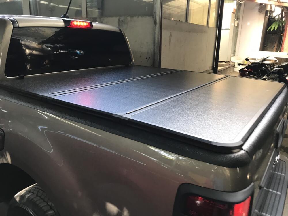 Nắp thùng 3 tấm cho xe Ford Ranger
