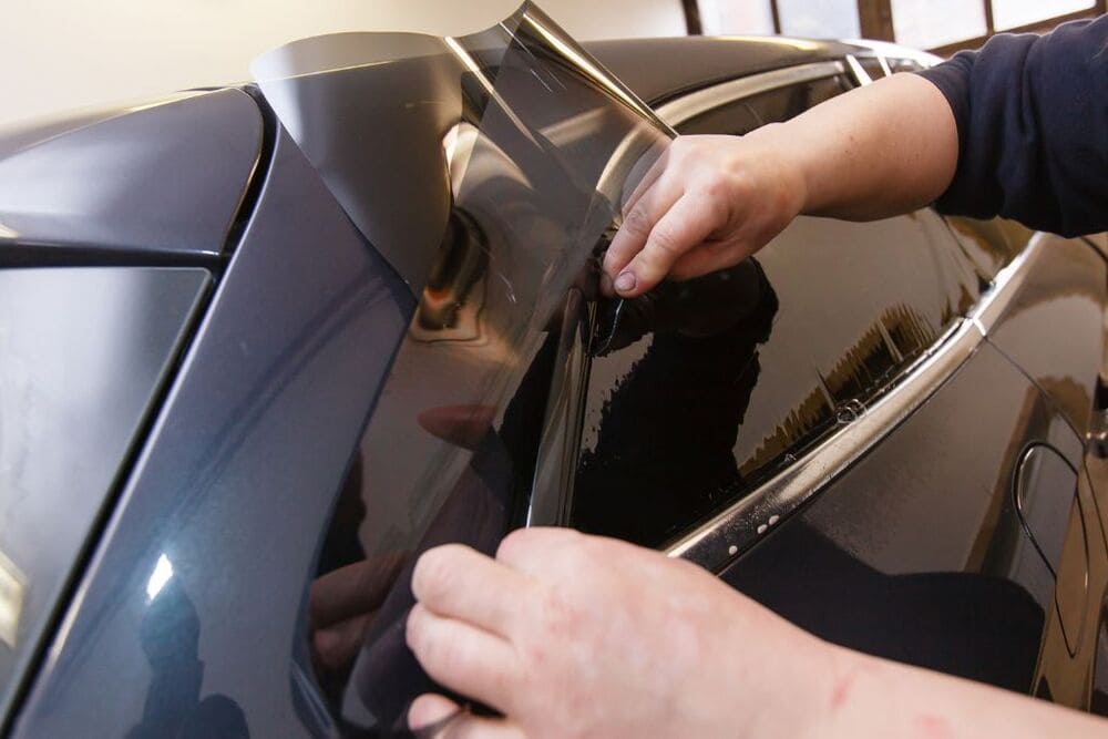 Nên lựa chọn Ceramax hay 3M