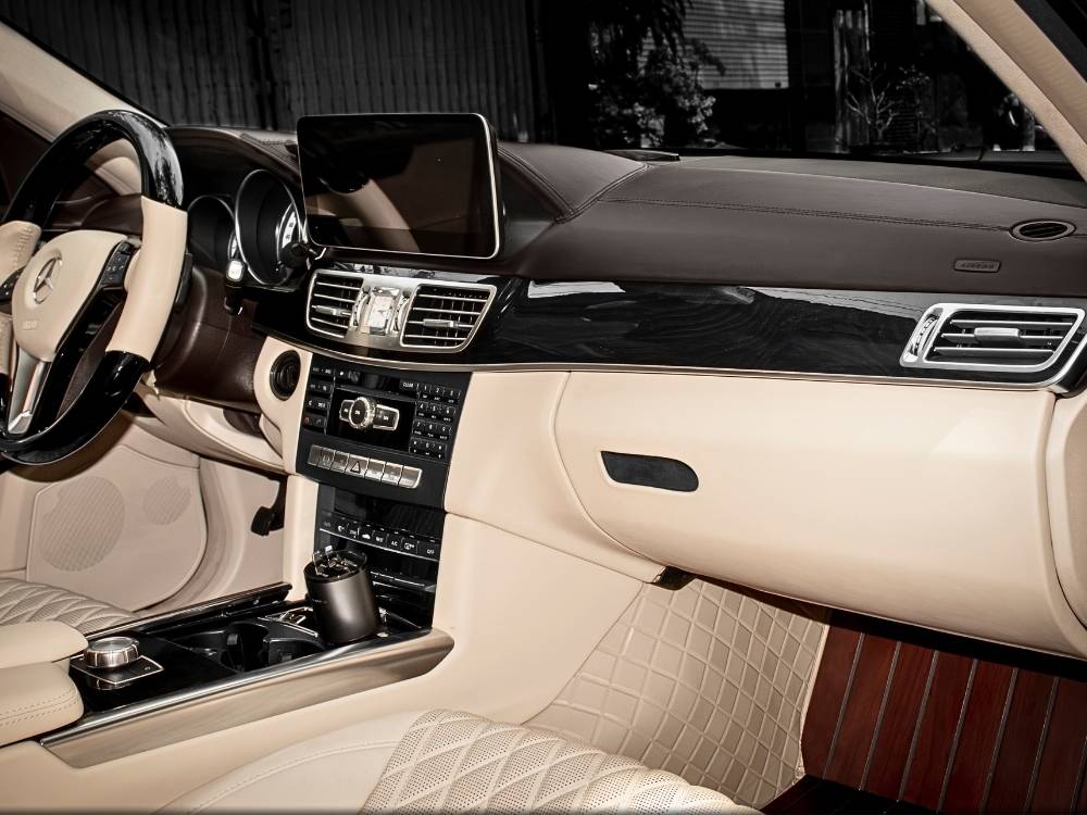 Nội thất Mercedes C200 sang trọng 