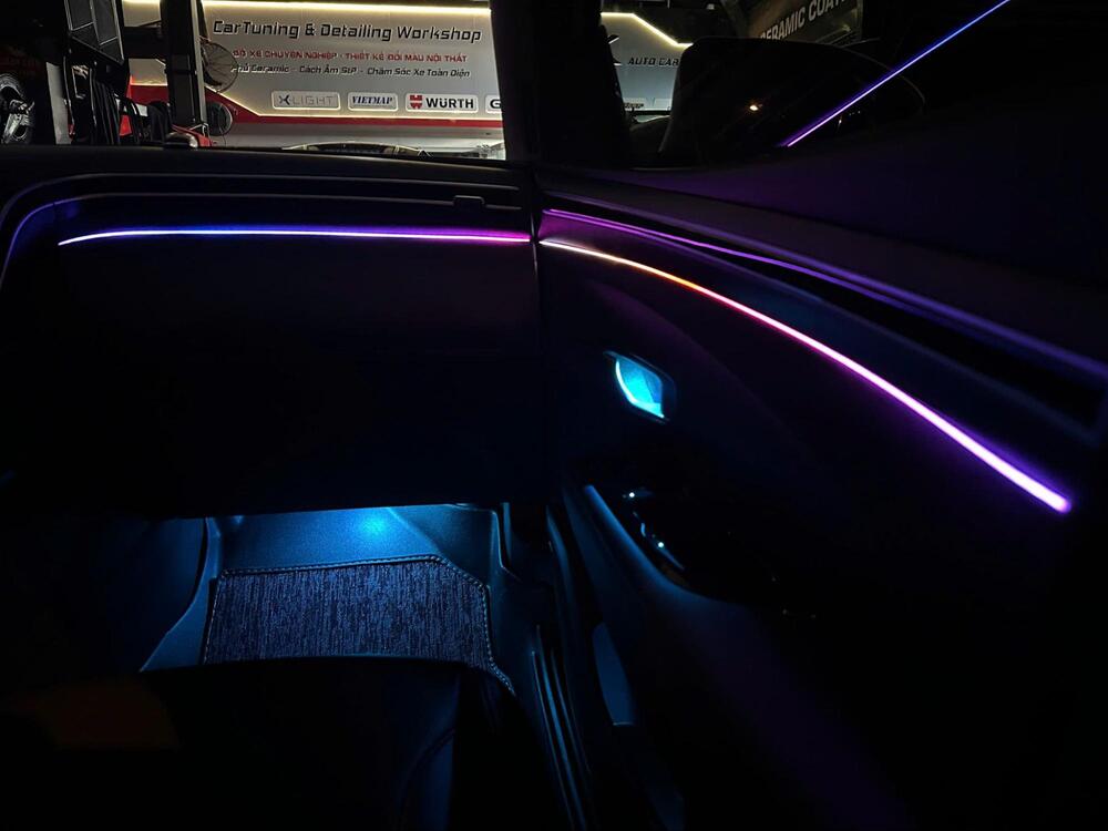 Nội thất xe Range Rover sang trọng và đẳng cấp với đèn ambient
