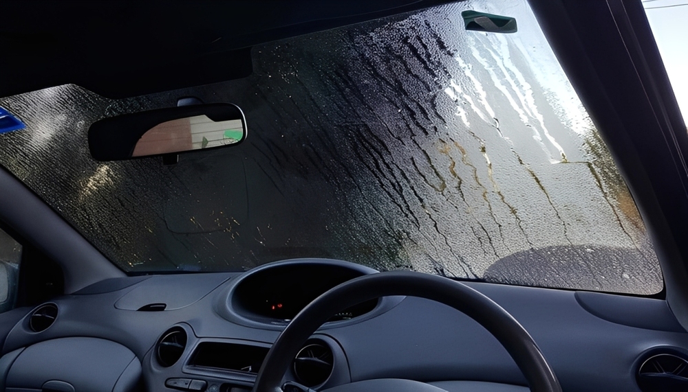 Nước mưa vào xe ô tô 