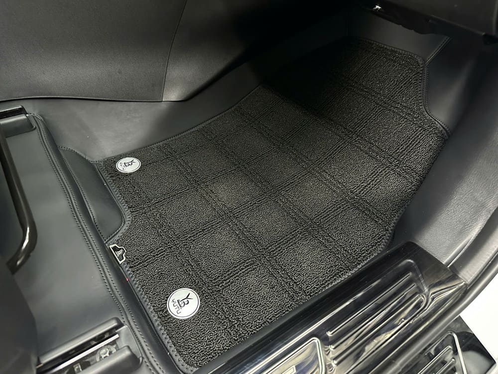 Ôm khít theo form xe