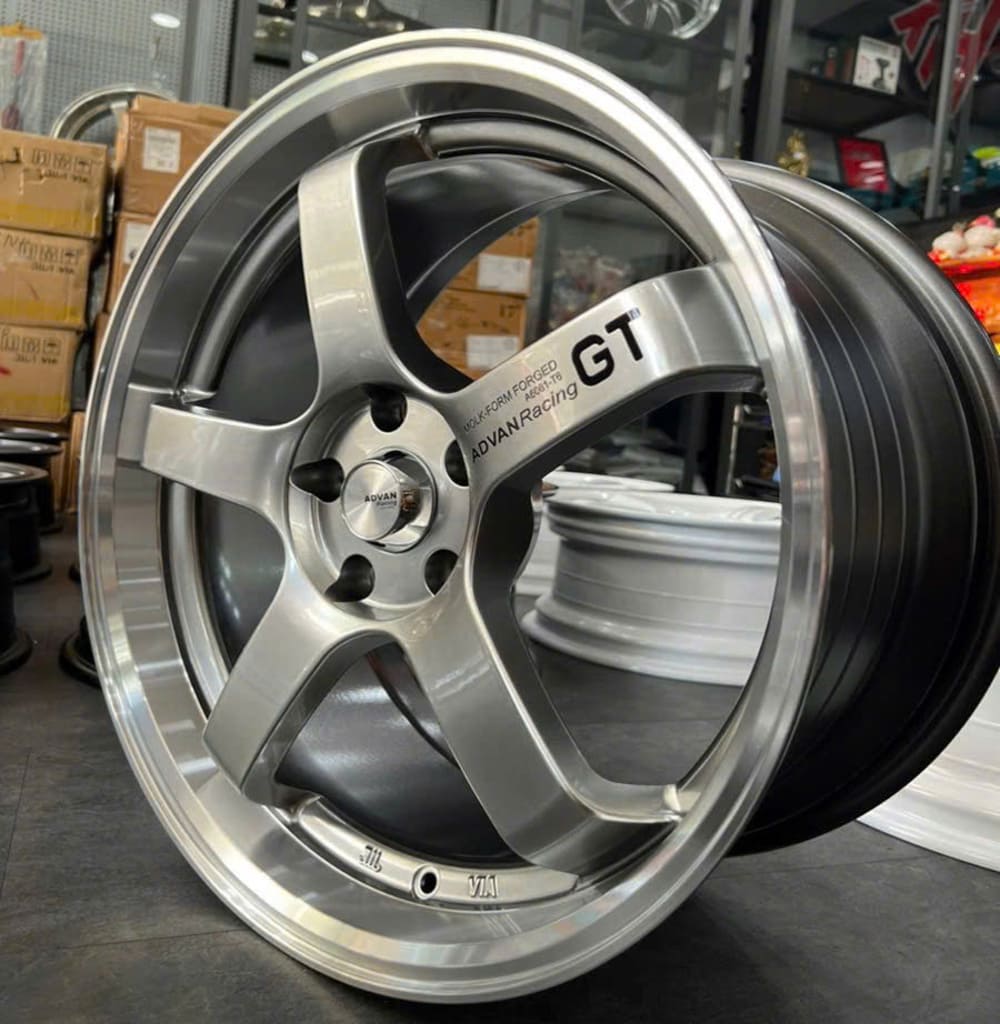 Phong cách JDM với Advan Racing GT