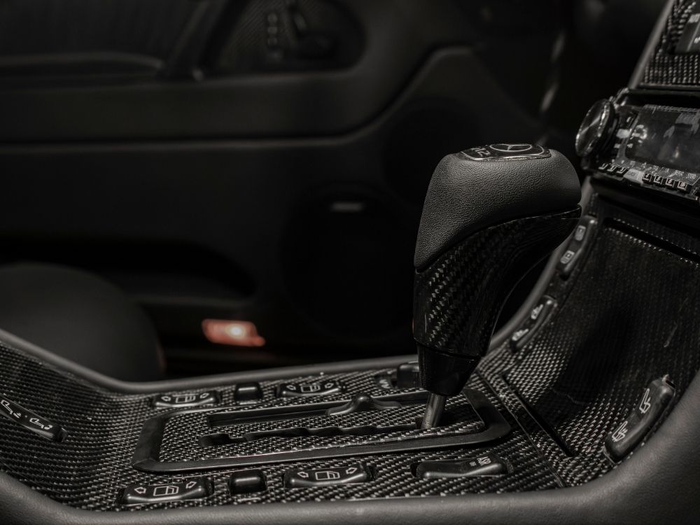 Phủ carbon chi tiết nhỏ trên xe Mercedes C200