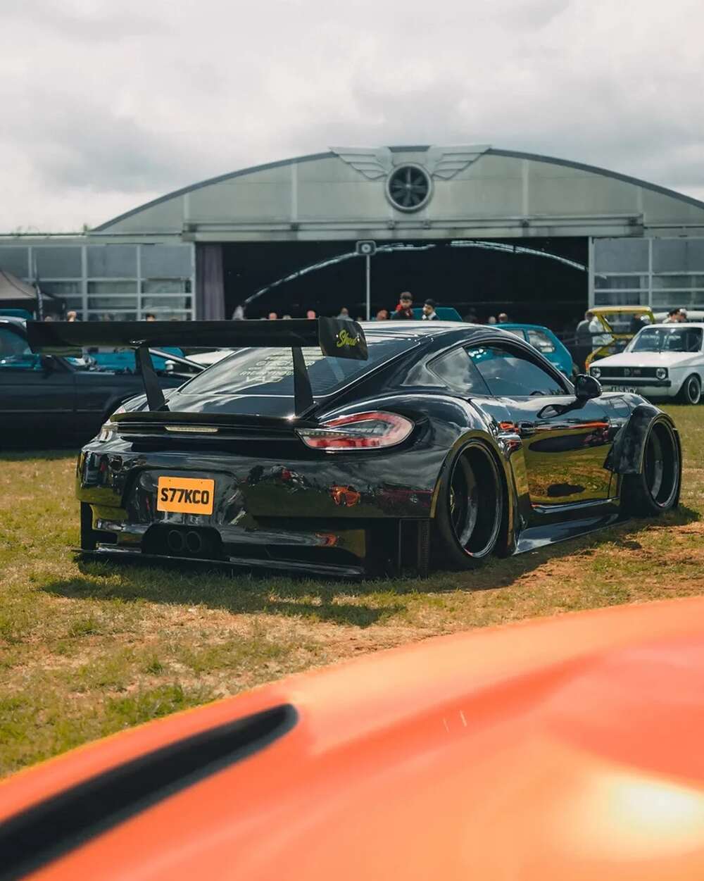 Porsche Cayman hầm hố với wide body kit