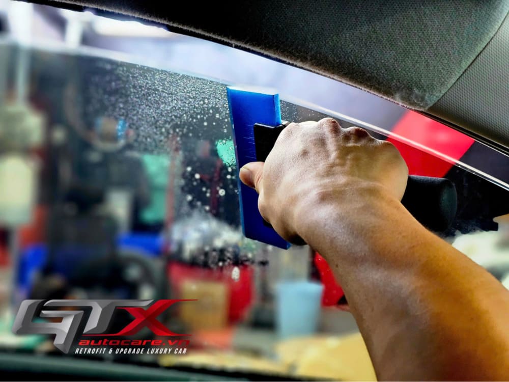 Quy trình dán phim 3M chuẩn Mỹ tại workshop chuyên nghiệp