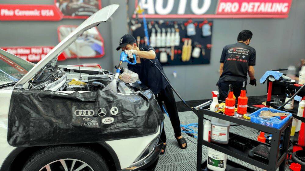 Quy trình rửa khoang máy ô tô chuyên nghiệp tại GTX Auto Care