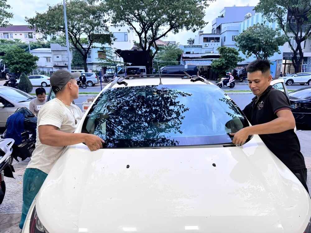 Quy trình thay kính ô tô tại GTX Auto Care