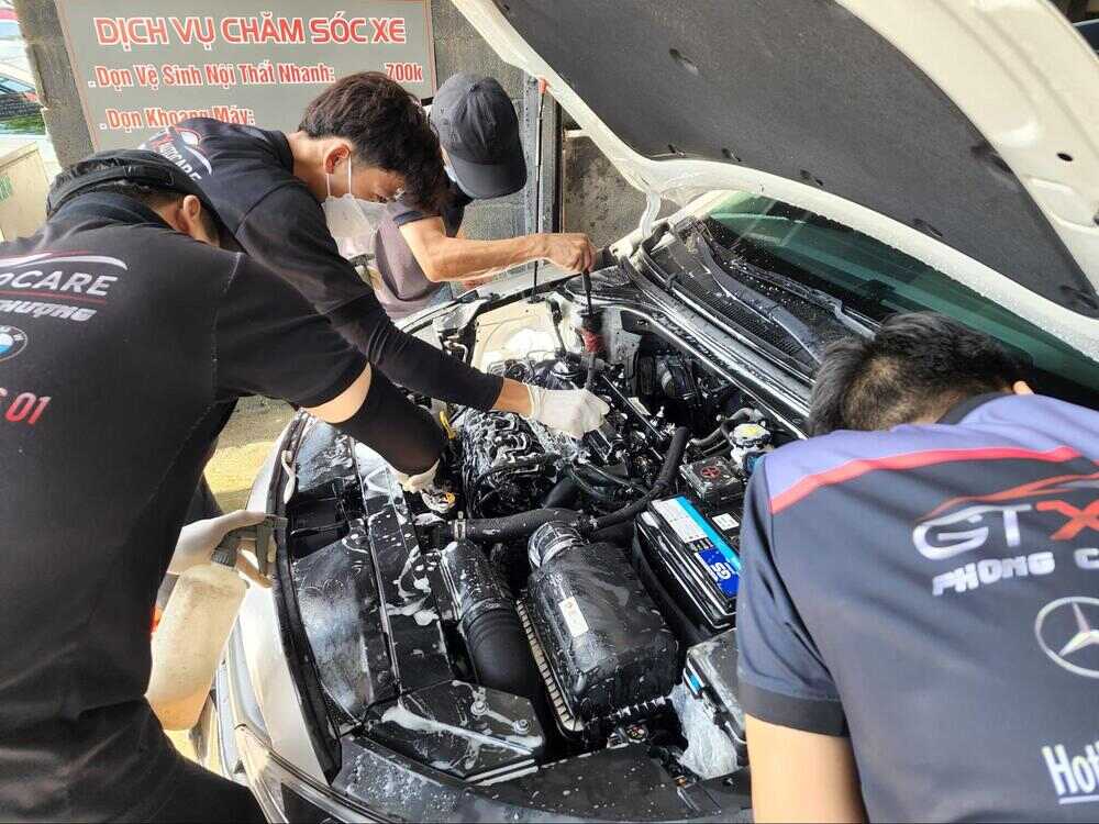 Quy trình vệ sinh khoang máy ô tô chuyên nghiệp