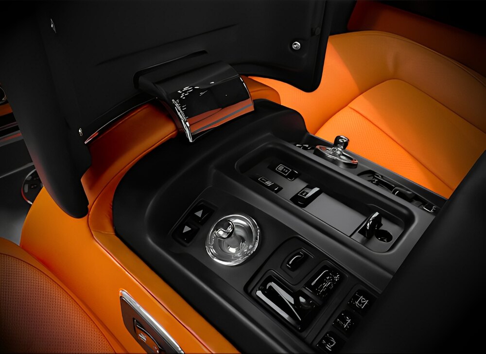 Sơn đổi màu các chi tiết nhựa Rolls Royce