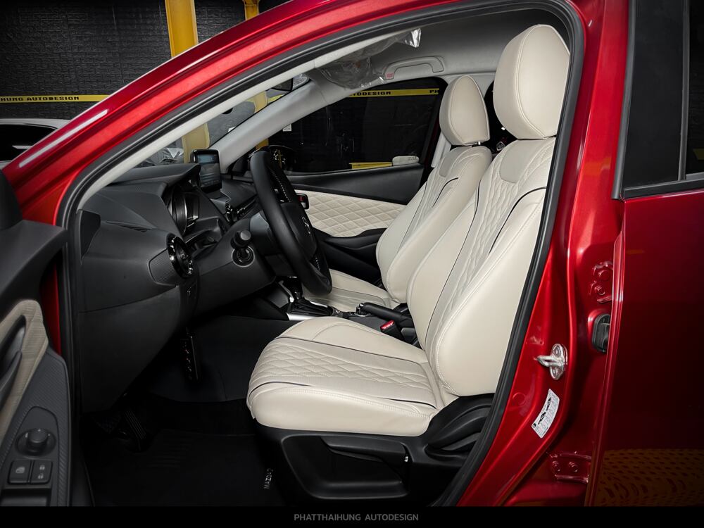  Sơn đổi màu các chi tiết nhựa trong xe Mazda 2
