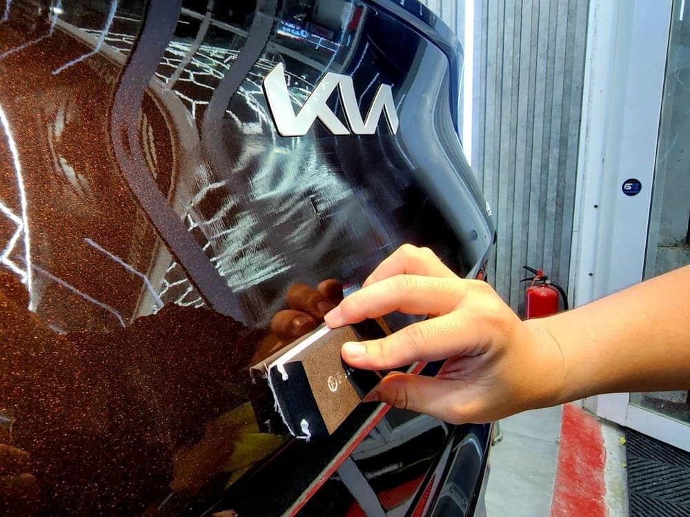 Sử dụng sáp phủ bảo vệ xe 