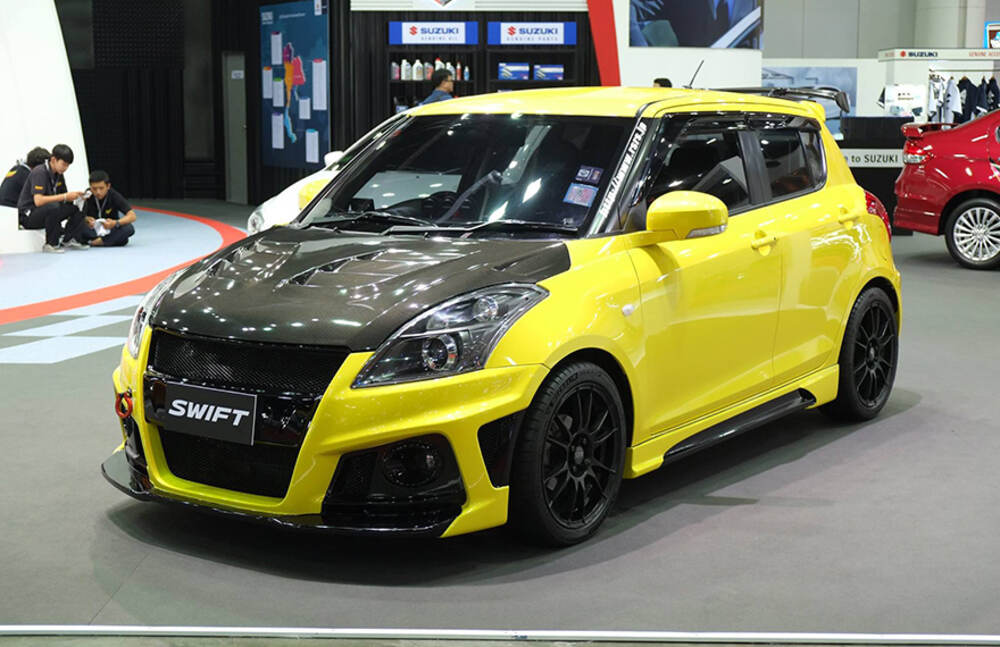 Suzuki độ vàng đen