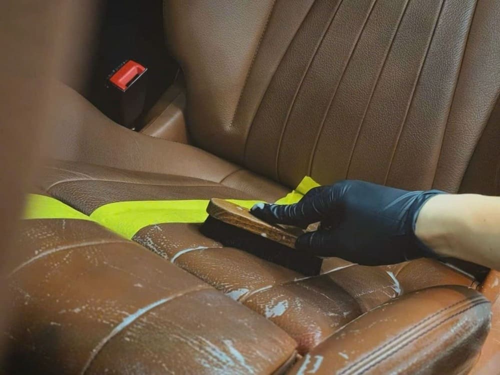 Tại sao xe ô tô dễ bị ẩm mốc