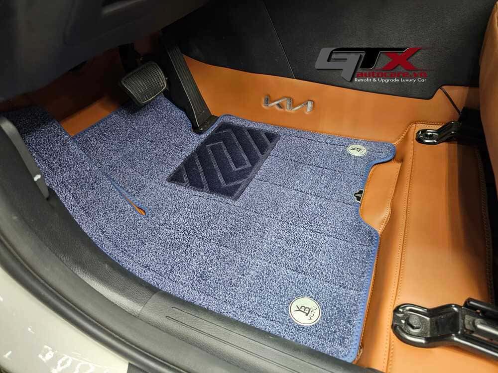 Thảm gọn gàng, không ảnh hưởng đến chân ga/phanh