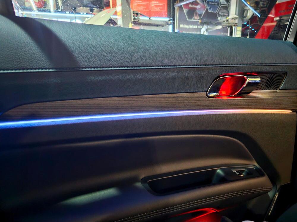 Thi công lắp đặt đèn LED tại GTX Auto Care