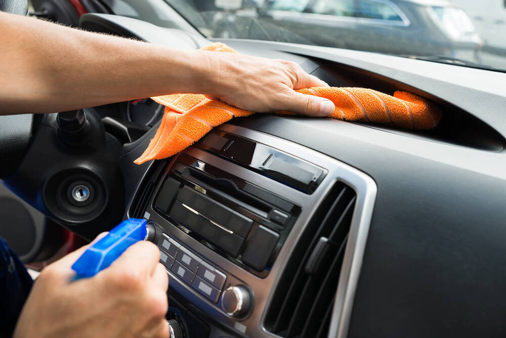 Tìm hiểu vệ sinh nội thất ô tô giá bao nhiêu tại GTX Auto Care