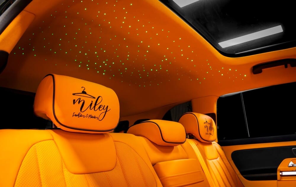 Trần sao lấp lánh ngay trong khoang xe