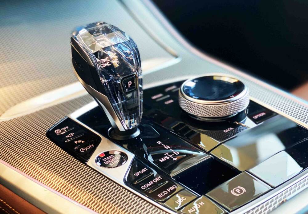 Trang bị cần số pha lê nâng cấp diện mạo cho BMW