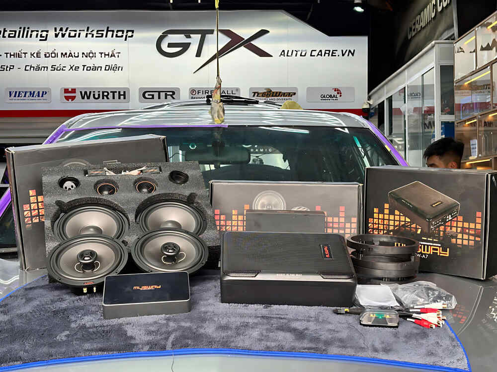 Trung tâm GTX Auto Care nâng cấp loa âm thanh 