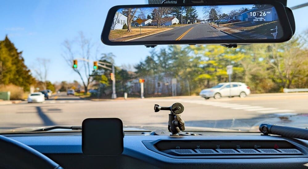 Ưu điểm của camera hành trình tích hợp cam lùi