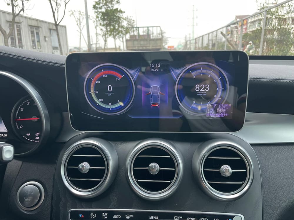 Màn hình LCD với kích thước lớn, độ phân giải cao