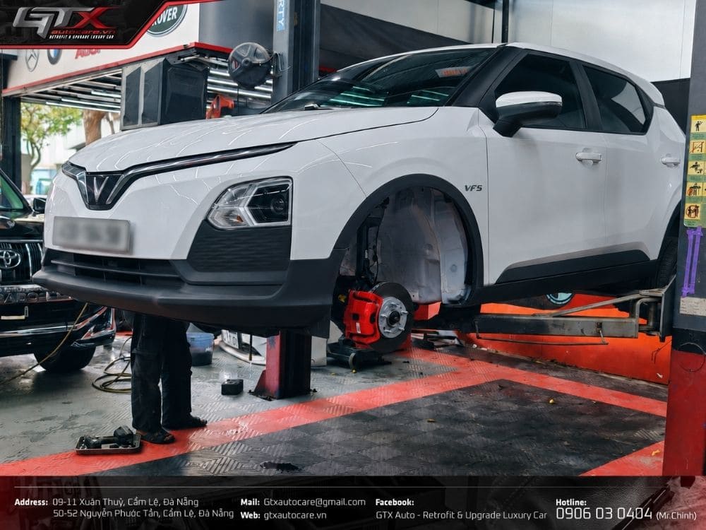 Vệ sinh gầm xe VF5