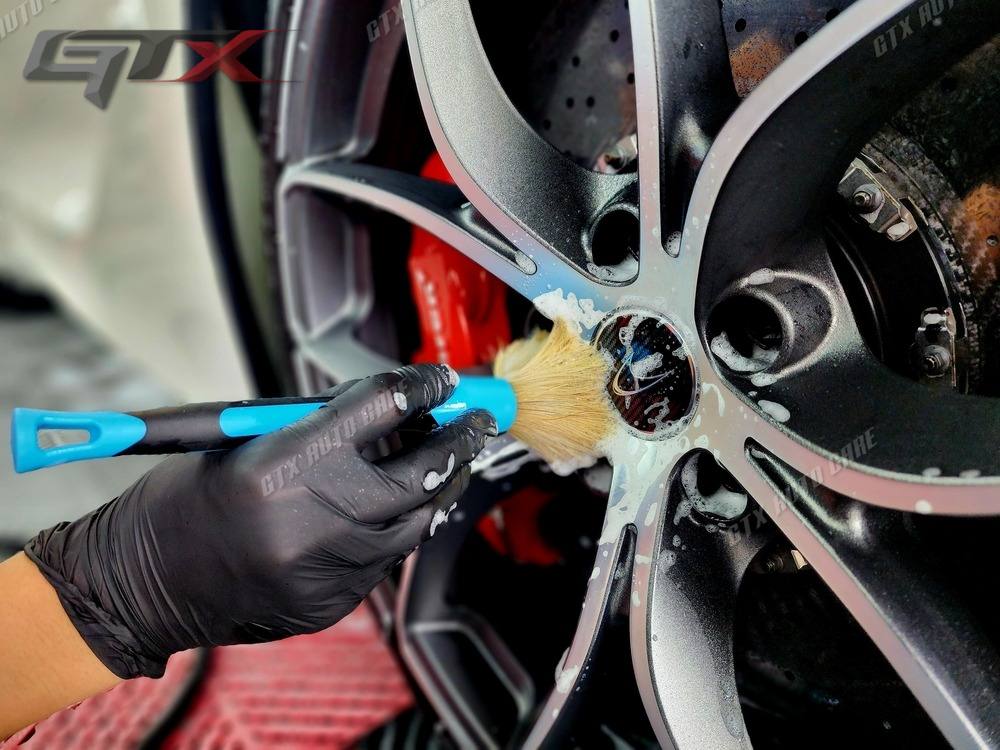 Vệ sinh ngoại thất ô tô