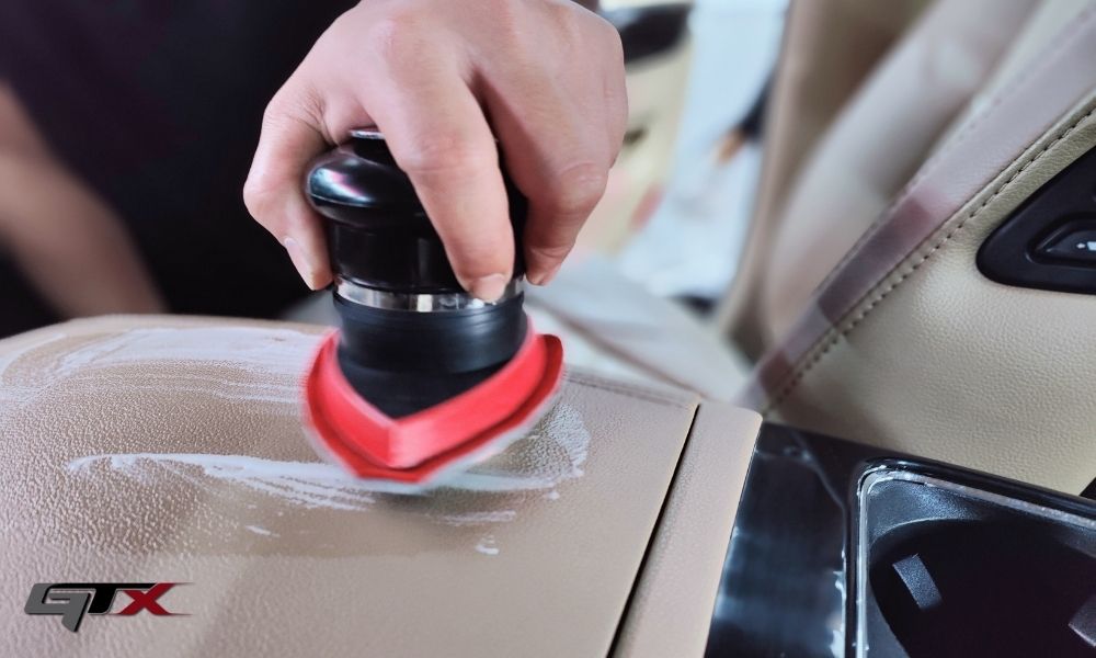 Vệ sinh nội thất đúng cách 