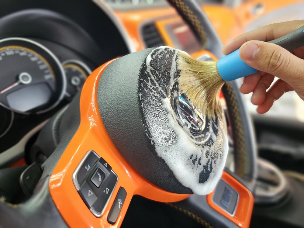 Vệ sinh nội thất ô tô giá bao nhiêu?
