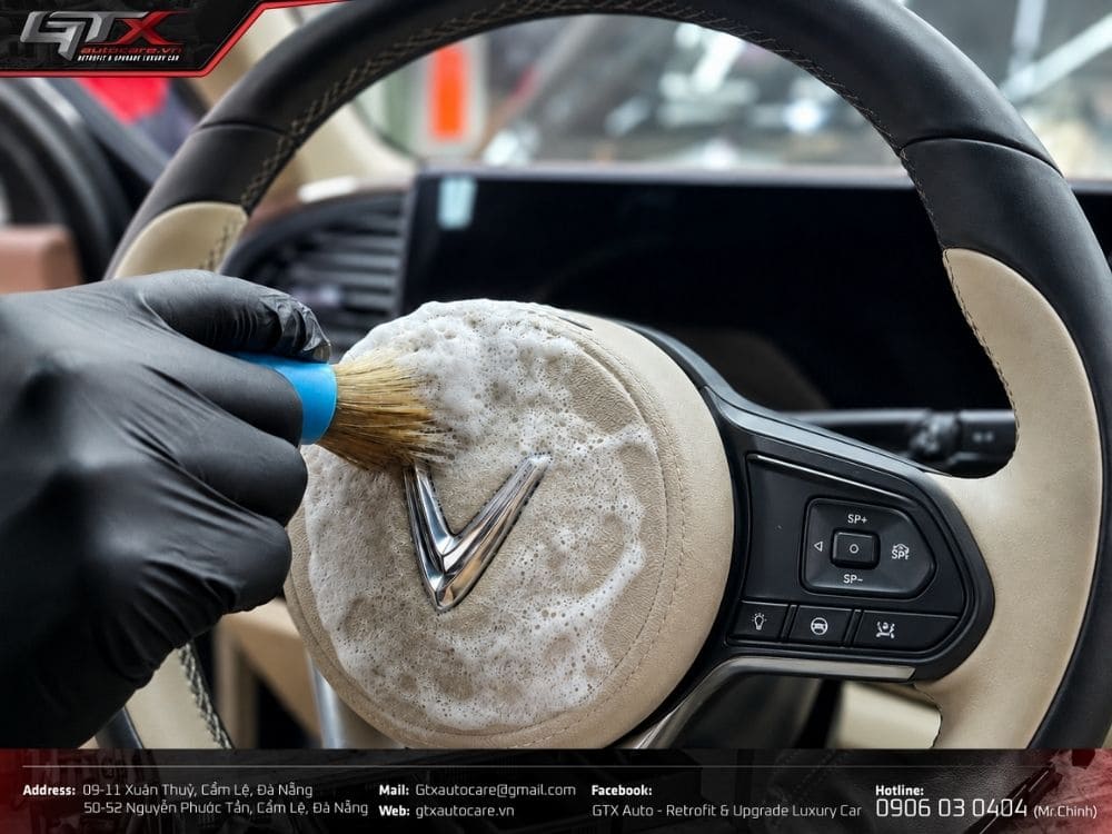 Vệ sinh vô lăng VF5