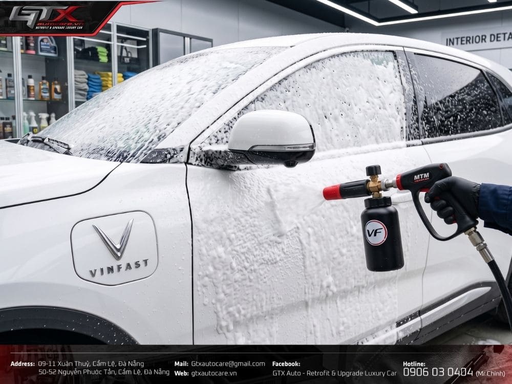 Vệ sinh xe ô tô điện