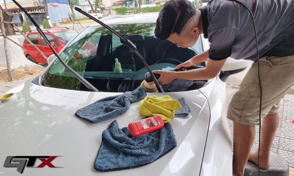 Vì sao bạn nên chăm sóc ô tô tại nhà